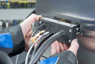 Konfigurierbares Kabeleinführungssystem ermöglicht die einfache Durchführung mehrerer Kabel