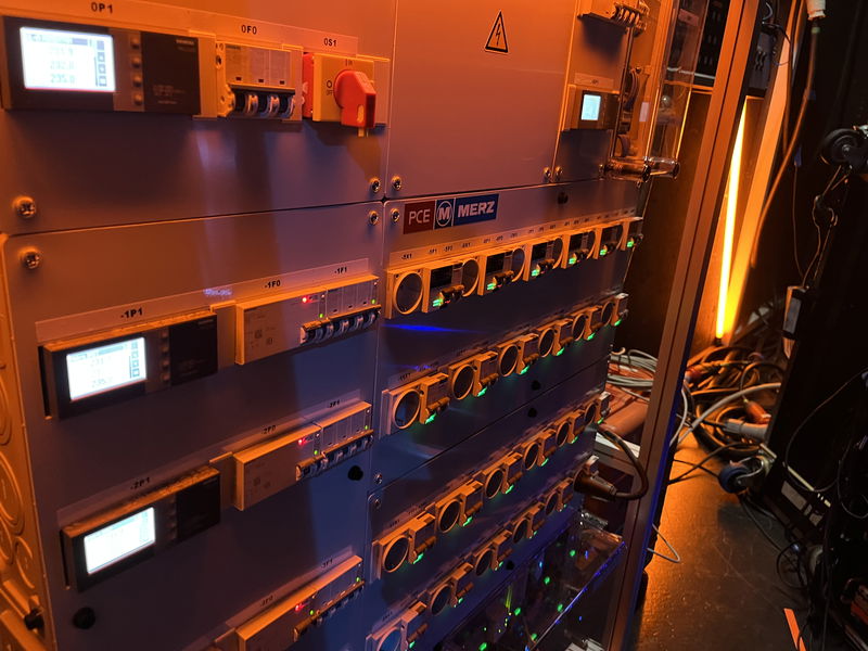 Intelligenter Energieverteiler für Veranstaltungen