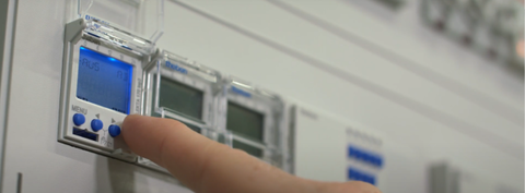 Einbauen, vergessen & Energie sparen: Mit Theben Zeitschalttechnik