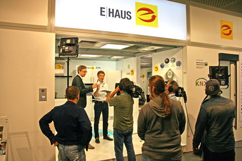 E-Haus zieht Besucher und Medien in seinen Bann