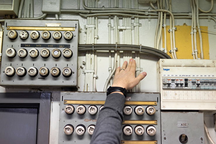 Vilka kontroller görs av elanläggningarna i ditt fastighetsbolag?