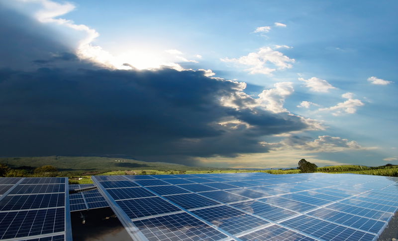 Åsk- och överspänningsskydd för solcellsanläggningen