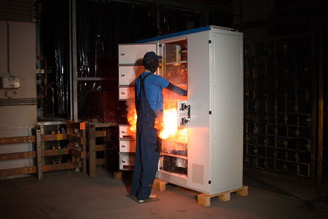 Vad är en ljusbåge och hur skyddar man sig mot den?