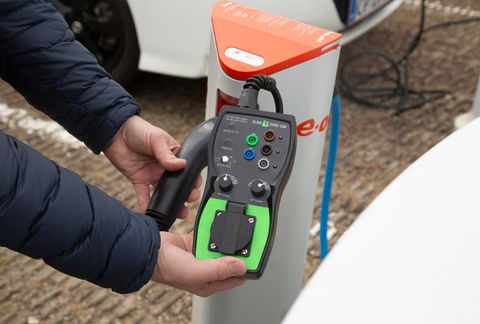 Så testar du en laddbox – steg för steg