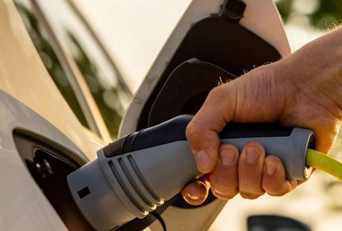 Ny gemensam vägledning för säker laddning av elfordon lanserad